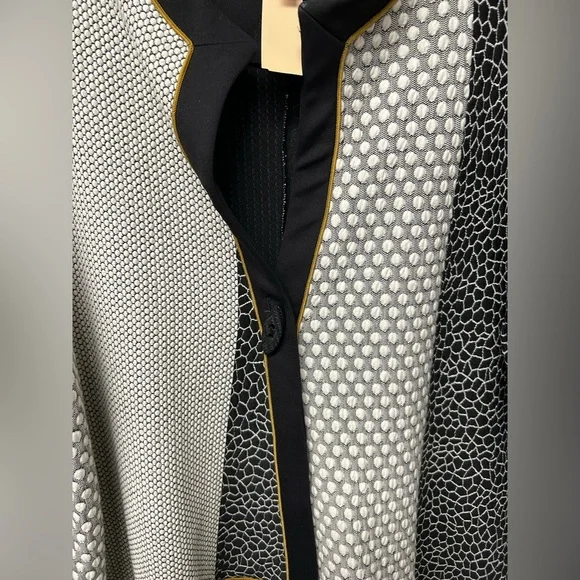 Elegant Black and White Women's Blazer - Picture 4 of 6